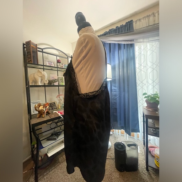 Miscellaneous and various pretty and practical bras with a camisole is included - Picture 10 of 11